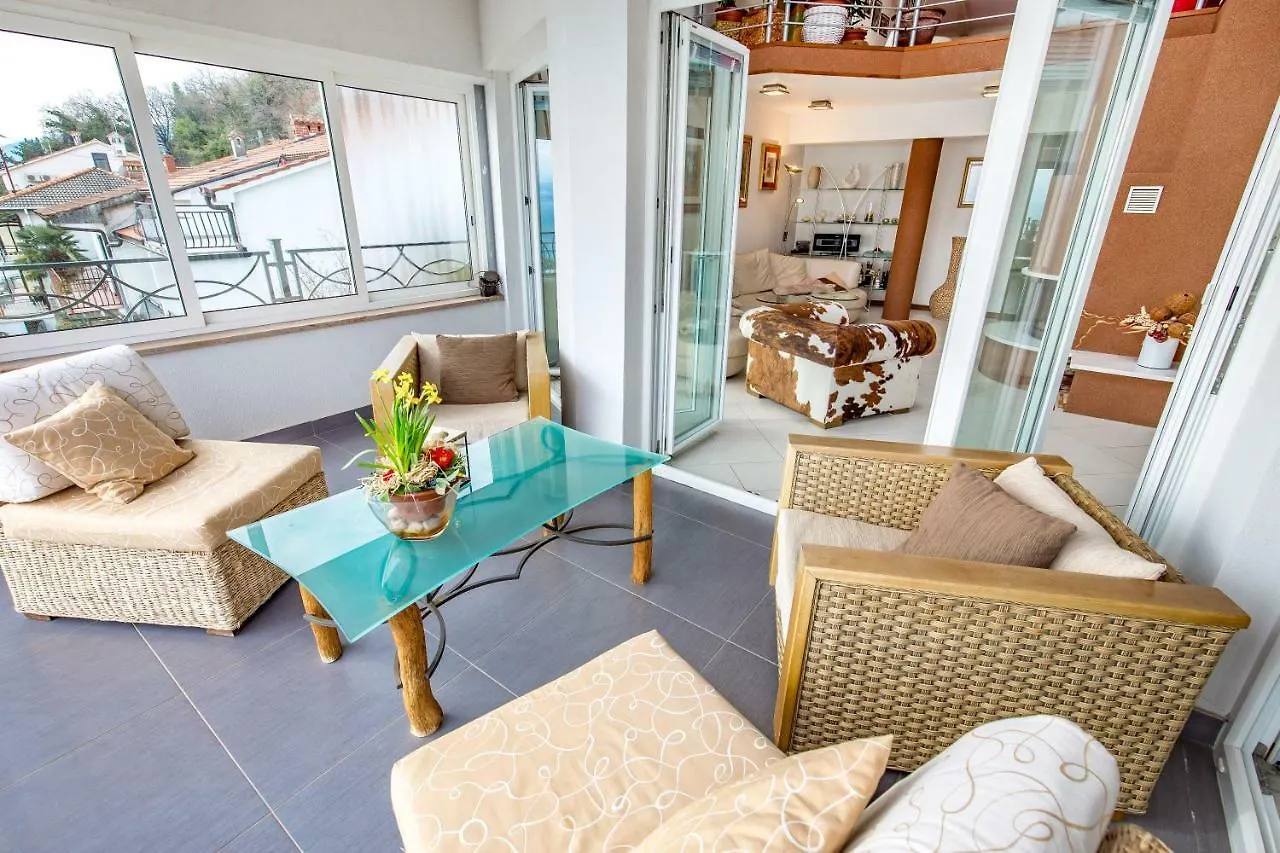 Luxury Penthouse Prestige Near The Sea Apartment Opatija Croaţia